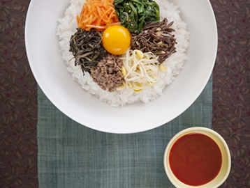 쓱싹쓱싹 비벼먹는 재미가 쏠쏠하다! 최고의 별미 :: 비빔밥